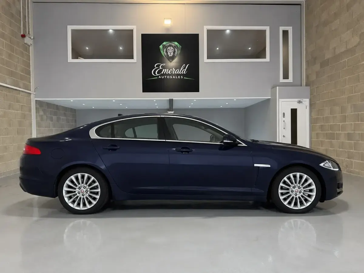 Used Jaguar XF Luxury 200 HP (147 kW) 2014 Blue Sedan