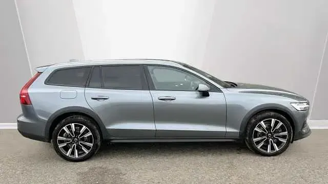 Used Volvo V60 CC Pro 247 HP (181 kW) 2021 Grey Estate