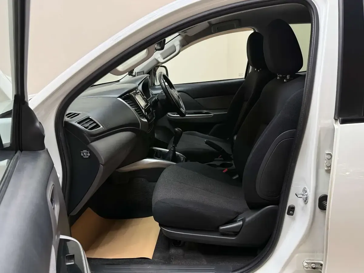 Used Mitsubishi L200 2016 White Pickup