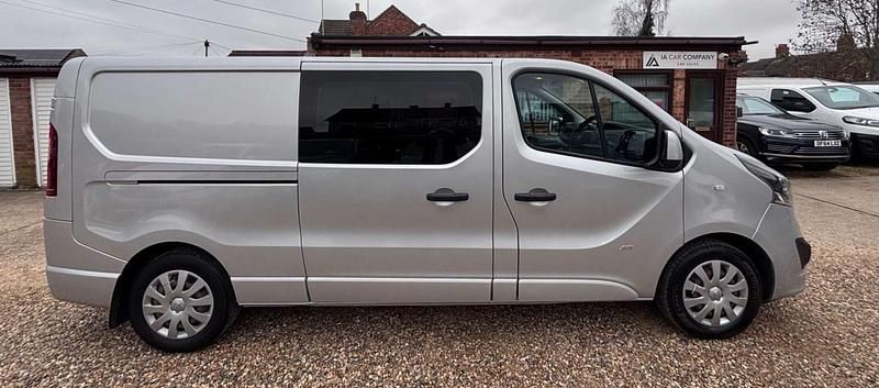 Used Vauxhall Vivaro Sportive 120 HP (88 kW) 2016 Silver