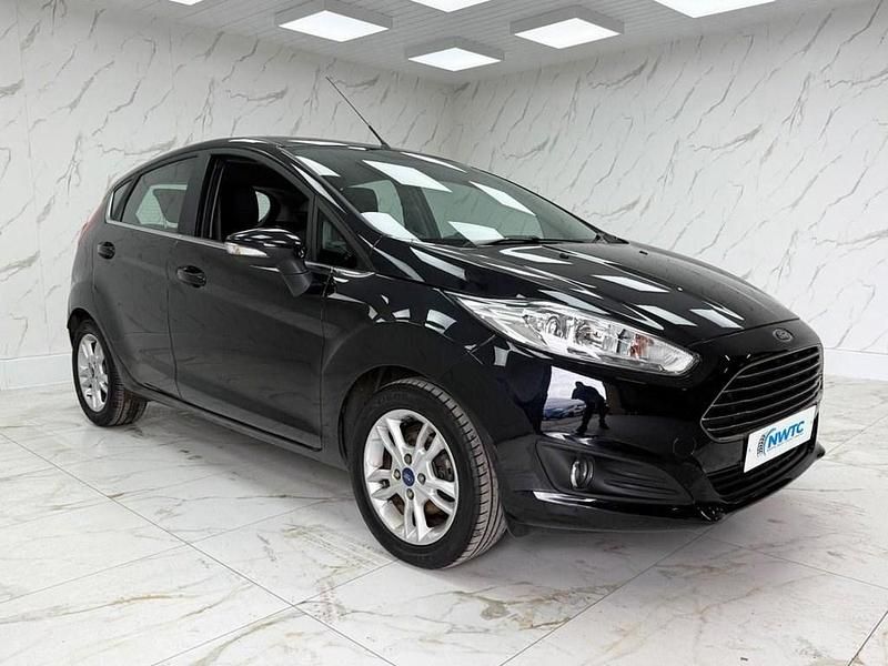Used Ford Fiesta Zetec 82 HP (60 kW) 2016 Black Hatchback