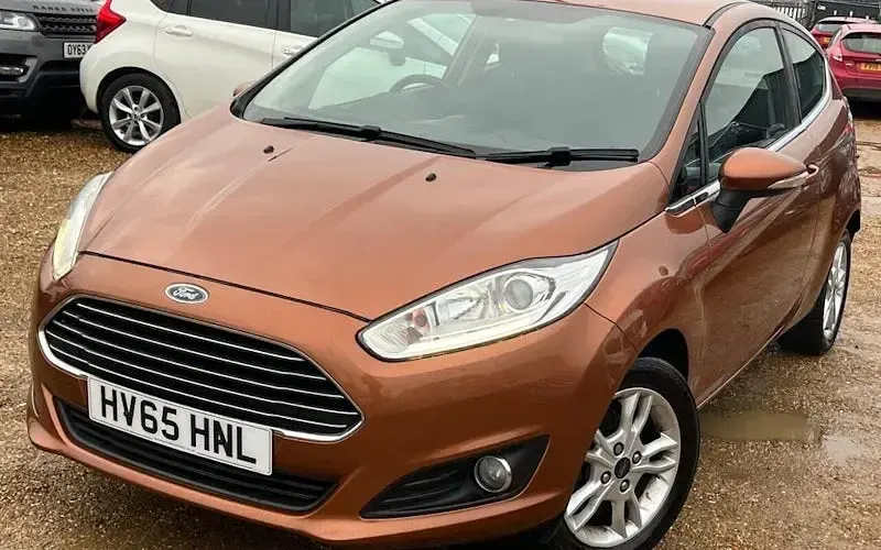 Used Ford Fiesta Zetec 101 HP (74 kW) 2015 Brown Hatchback