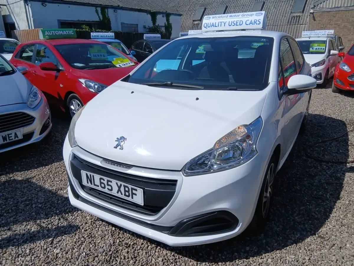 Używany Peugeot 208 Access 68 KM (50 kW) 2015 Biały Hatchback