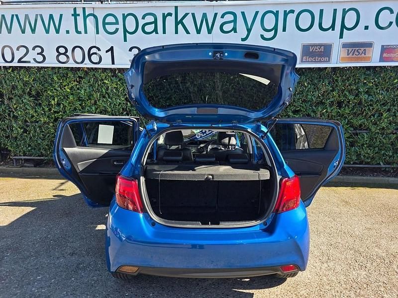 Used Toyota Yaris Hybrid 2016 Blue Hatchback