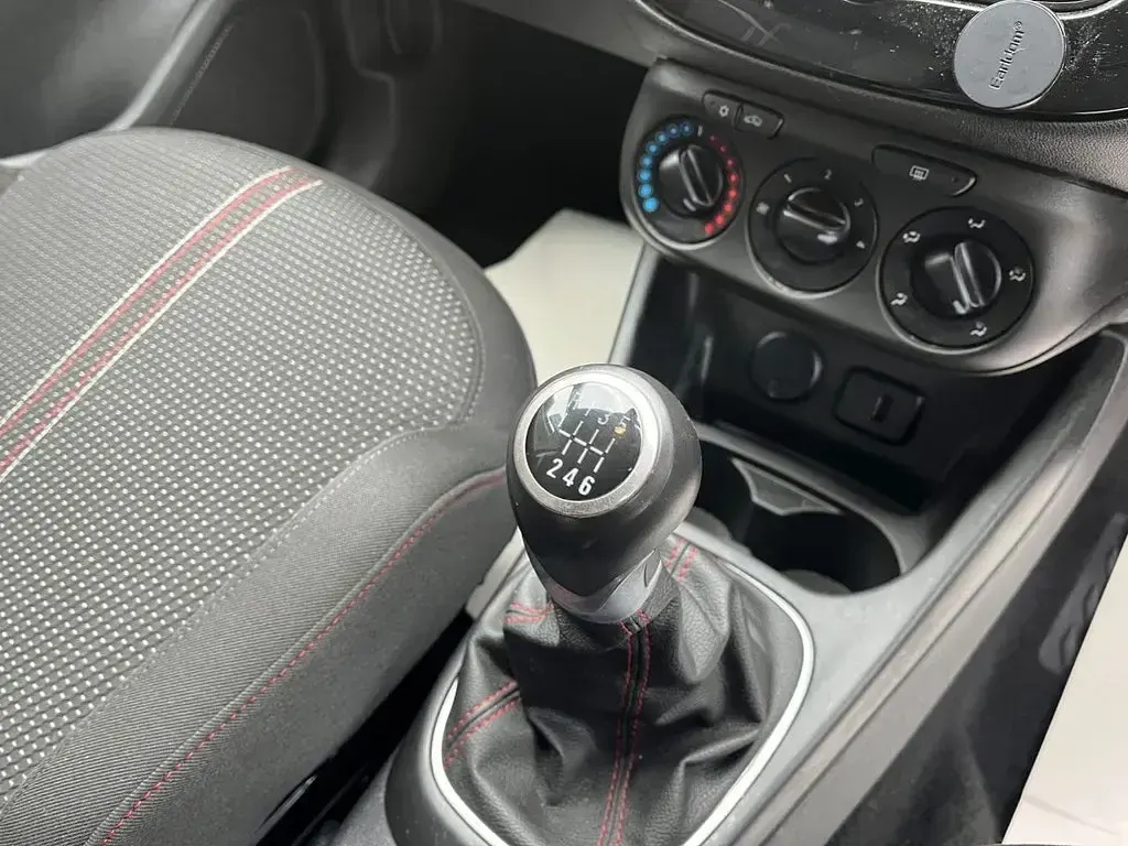 Used Vauxhall Corsa SRi 100 HP (73 kW) 2018 Black Hatchback
