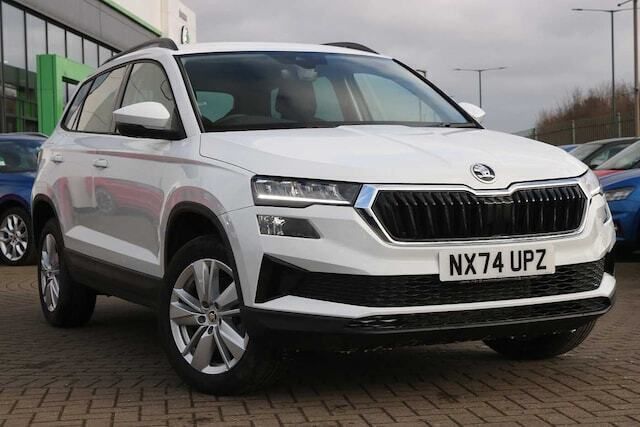 Moon white metallic New 2024 Skoda Karoq SE Drive SUV | £26,716 (Expensive) - Image 1/4