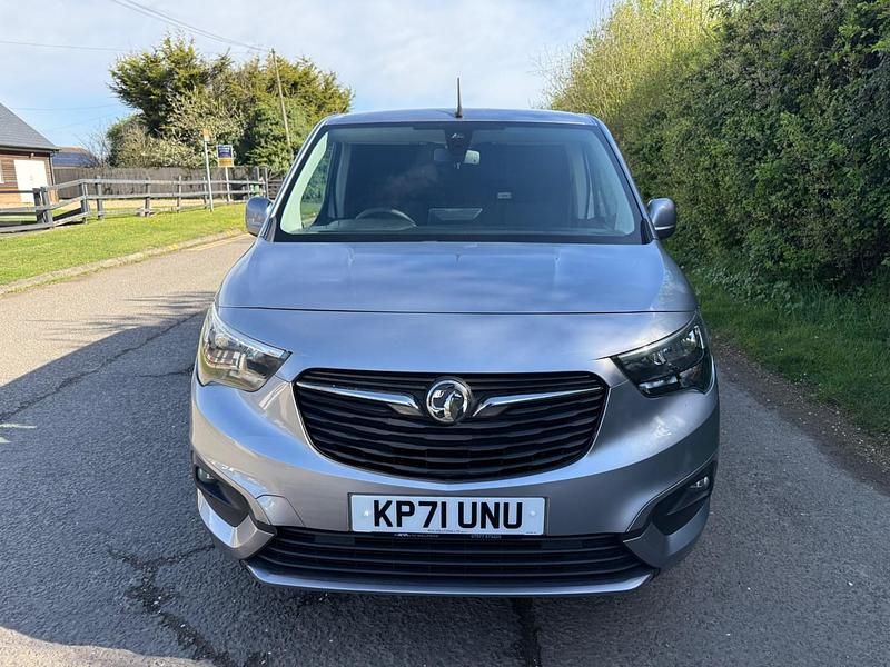 Usado Vauxhall Combo 100 CV (73 kW) 2021 Gris Monovolumen
