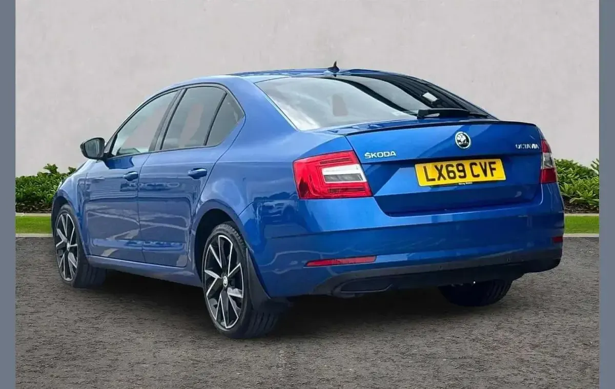 Used Skoda Octavia SportLine 150 HP (110 kW) 2019 Race blue metallic Hatchback