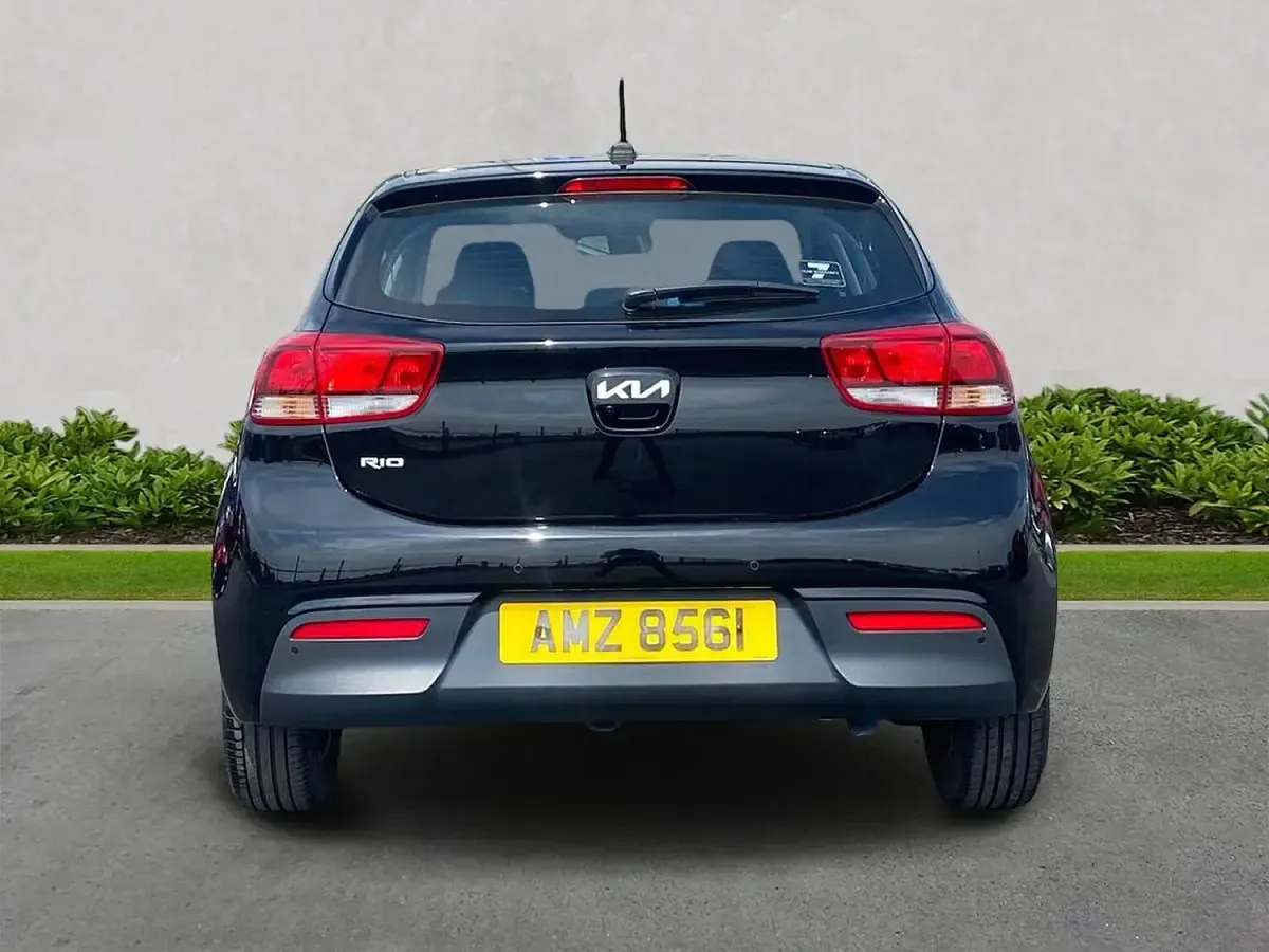 Used Kia Rio 99 HP (72 kW) 2023 Black Hatchback