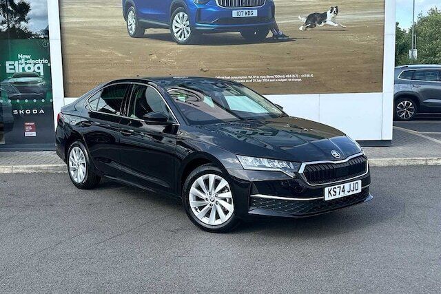 Black magic pearl effect New 2024 Skoda Octavia SE Technology Hatchback | £25,995 - Image 1/4