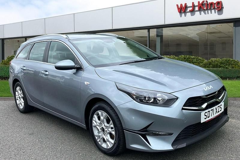 Lunar silver Used 2021 Kia Ceed Sportswagon Estate | £13,965 (Fair price) - Image 1/3
