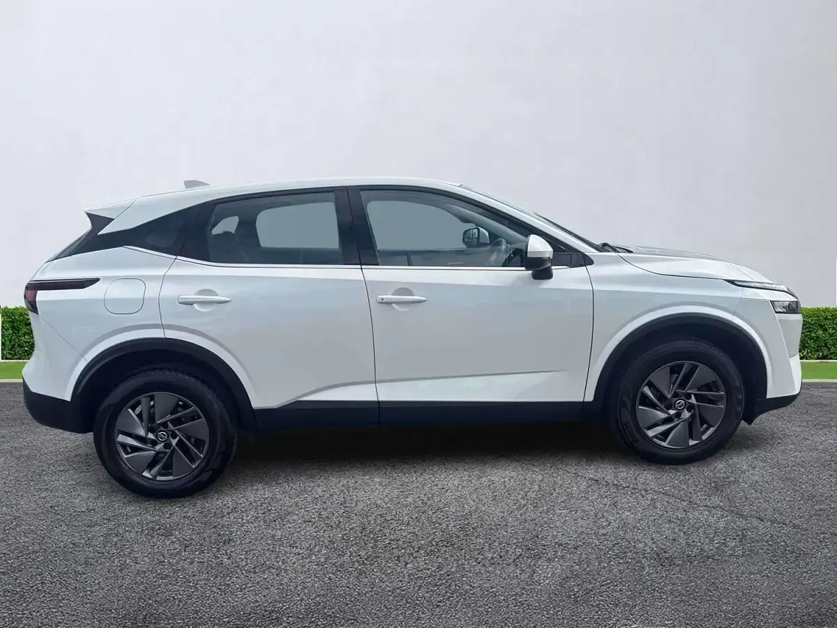 Used Nissan Qashqai Acenta Premium 2021 White SUV