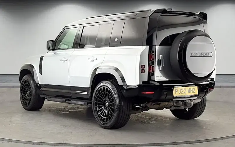 Używany Land Rover Defender HSE 300 KM (220 kW) 2024 SUV