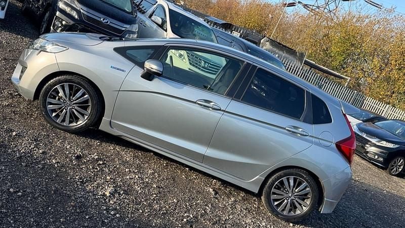 Used Honda Fit Hybrid 137 HP (100 kW) 2015 Sliver Hatchback