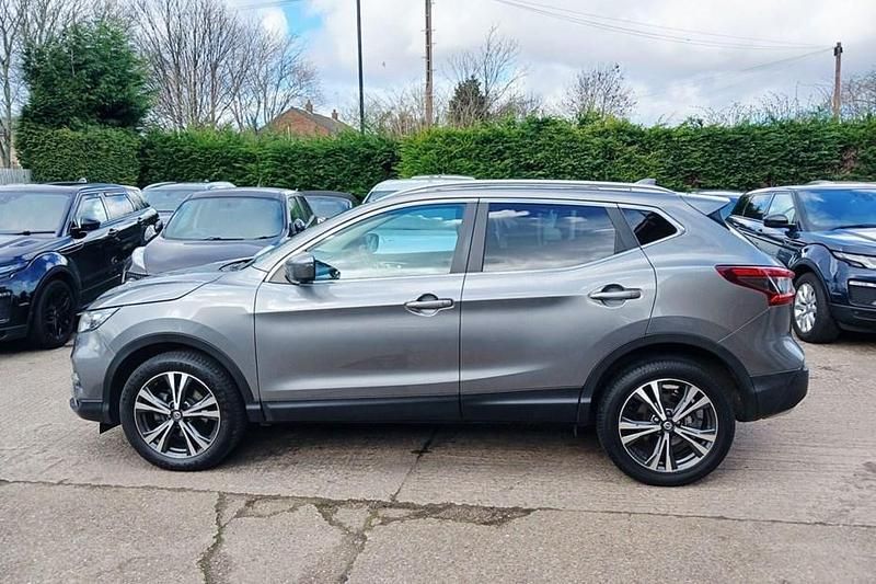 Used Nissan Qashqai N-Connecta 115 HP (84 kW) 2018 Grey SUV