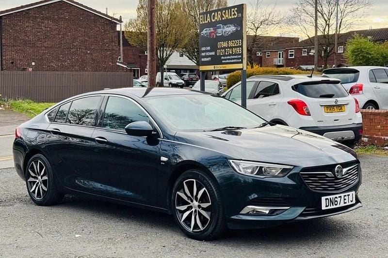 Used Vauxhall Insignia SRi 170 HP (125 kW) 2017 Green Hatchback