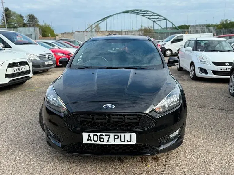 Used Ford Focus ST-Line 140 HP (102 kW) 2017 Black Hatchback