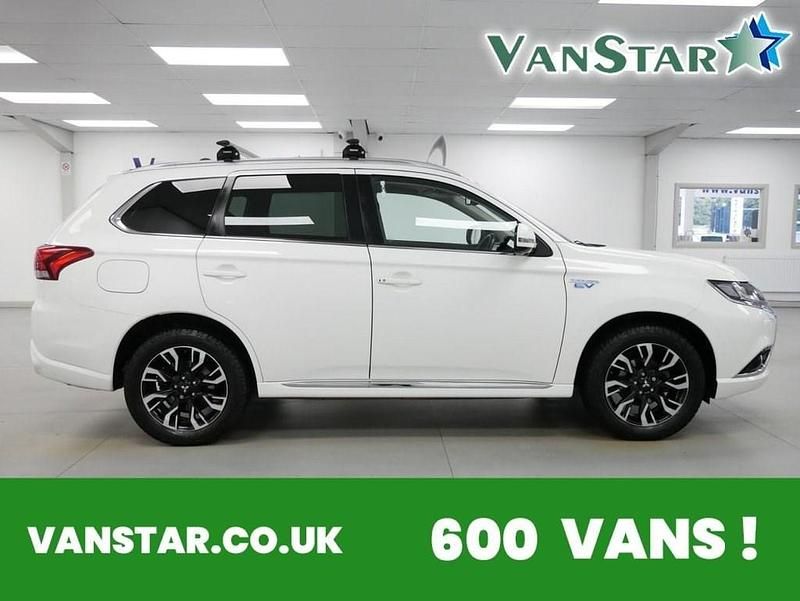 White Used 2018 Mitsubishi Outlander P-HEV Edition Estate | £9,689 (Fair price) - Image 1/4