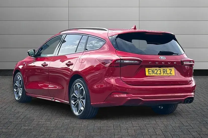 Used Ford Focus ST-Line X 125 HP (91 kW) 2023 Fantastic red Estate