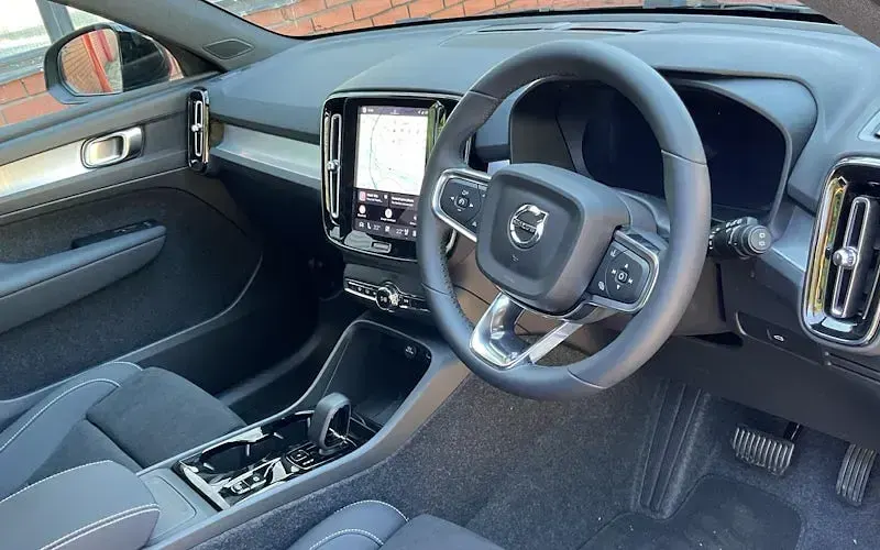 New Volvo XC40 Plus 163 HP (119 kW) 2026 White SUV