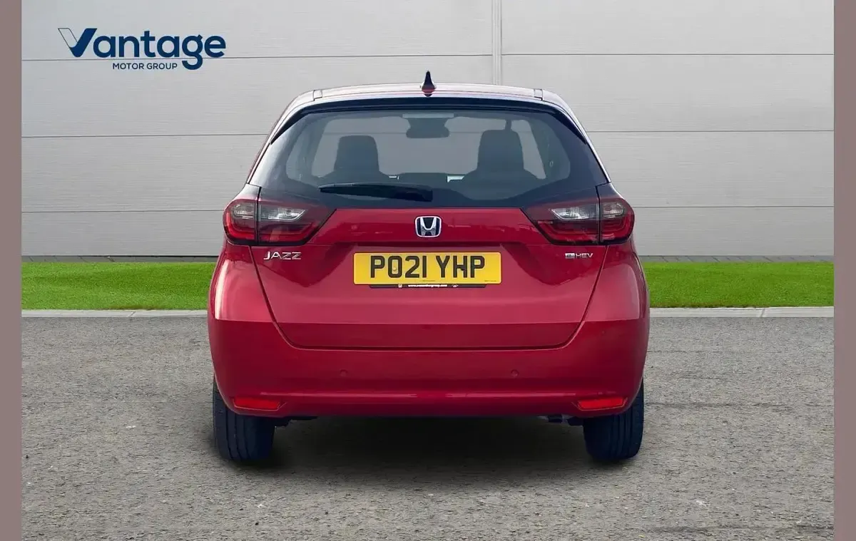Used Honda Jazz Hybrid 109 HP (80 kW) 2021 Red Hatchback