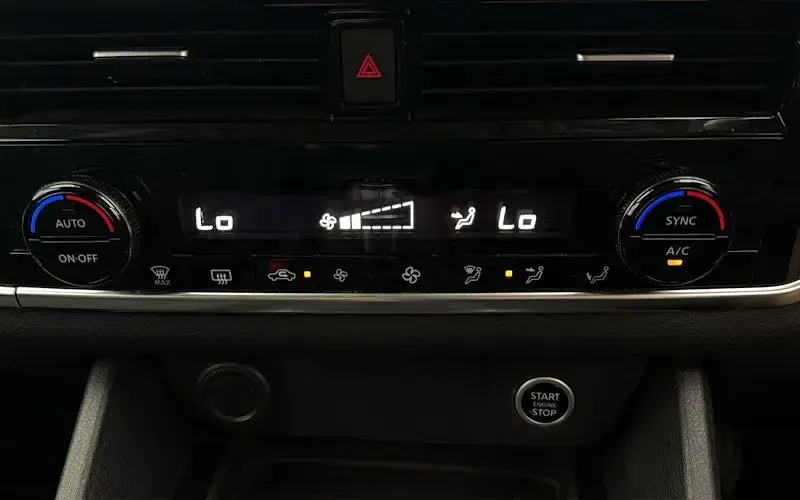 Used Nissan Qashqai Acenta Premium 140 HP (102 kW) 2022 White SUV