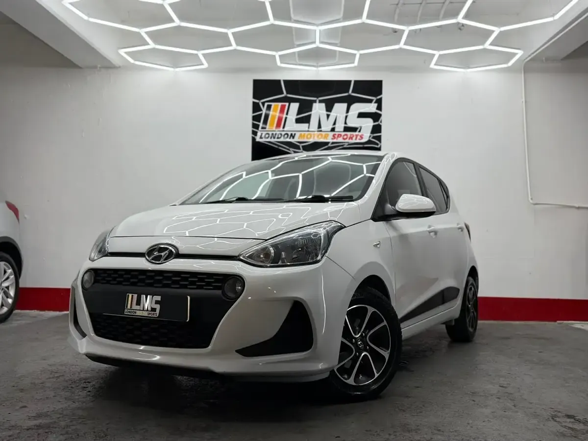 Used Hyundai i10 GO! 67 HP (49 kW) 2018 White Hatchback
