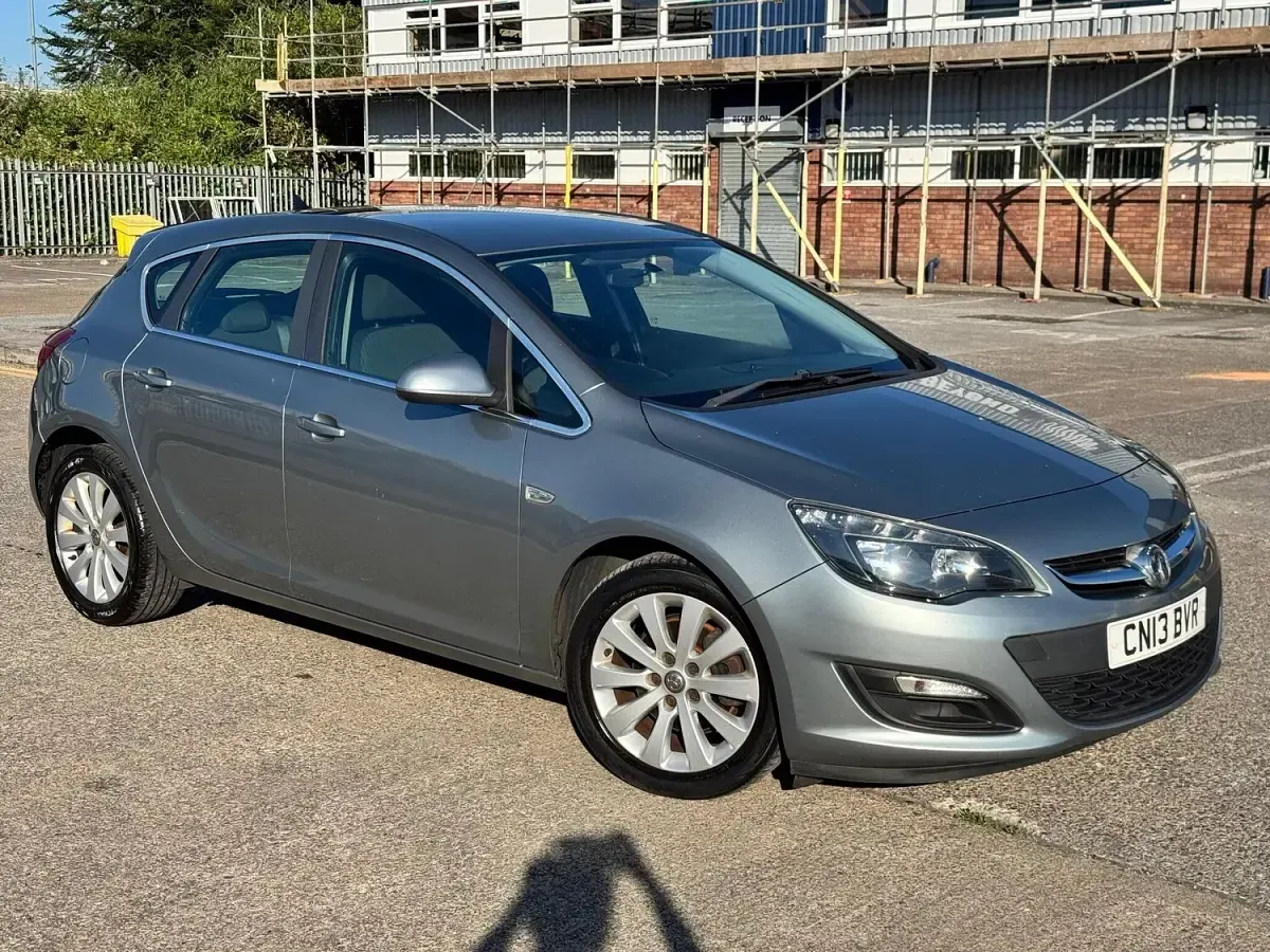 Used Vauxhall Astra 130 HP (95 kW) 2013 Silver Hatchback
