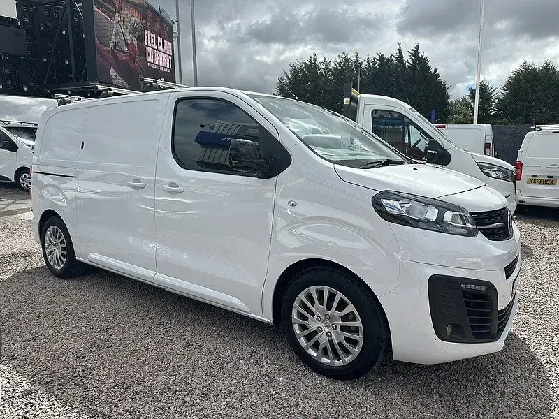 Used Vauxhall Vivaro 120 HP (88 kW) 2023 White MPV