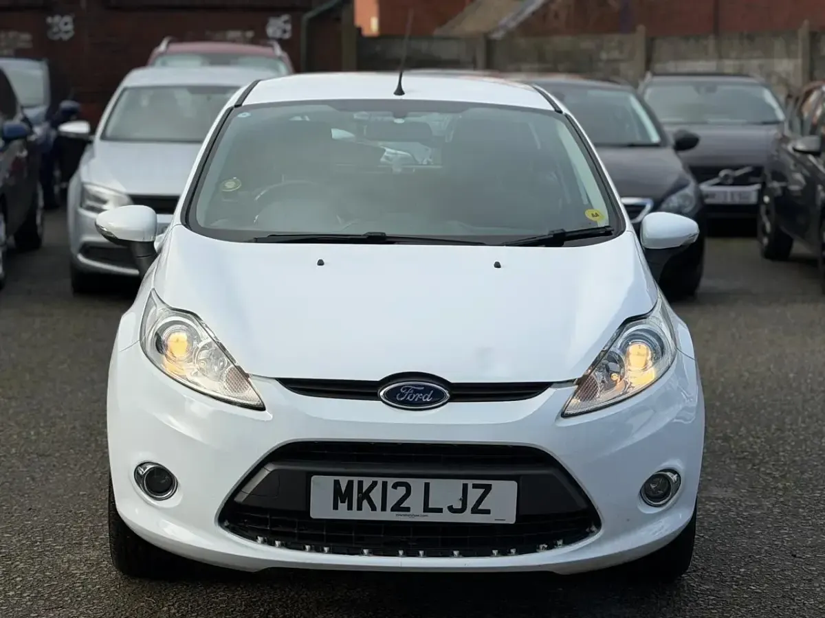 Used Ford Fiesta Zetec 82 HP (60 kW) 2012 White Hatchback