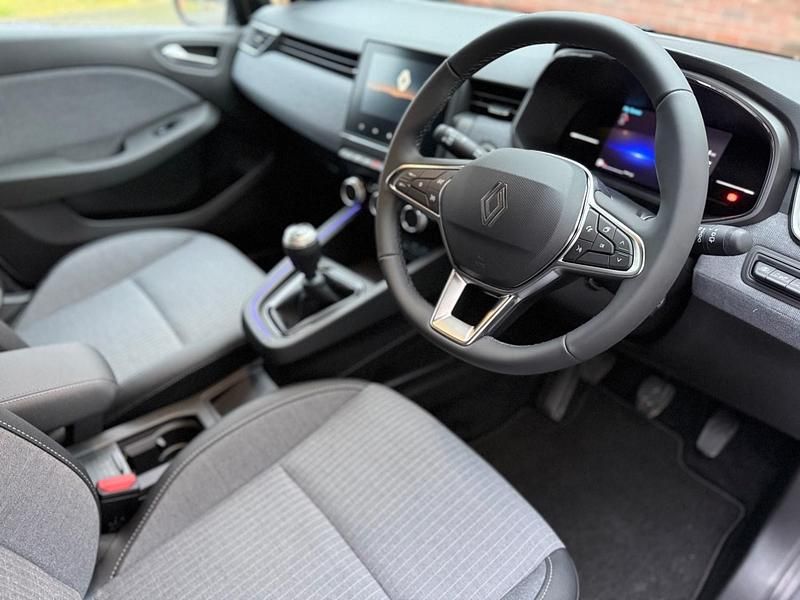 New Renault Clio V Techno 2025 White Hatchback