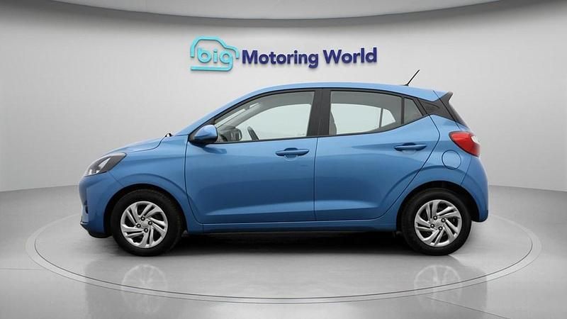 Used Hyundai i10 SE 67 HP (49 kW) 2023 Blue Hatchback