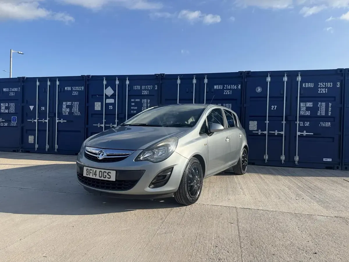 Used Vauxhall Corsa Design Edition 99 HP (72 kW) 2014 Silver Hatchback