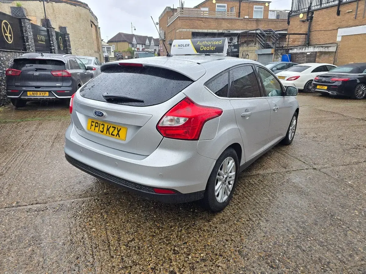 Used Ford Focus Titanium 125 HP (91 kW) 2013 Silver Hatchback