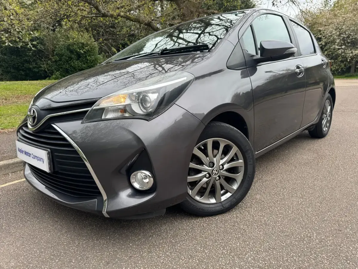 Używany Toyota Yaris 69 KM (50 kW) 2016 Szary Hatchback