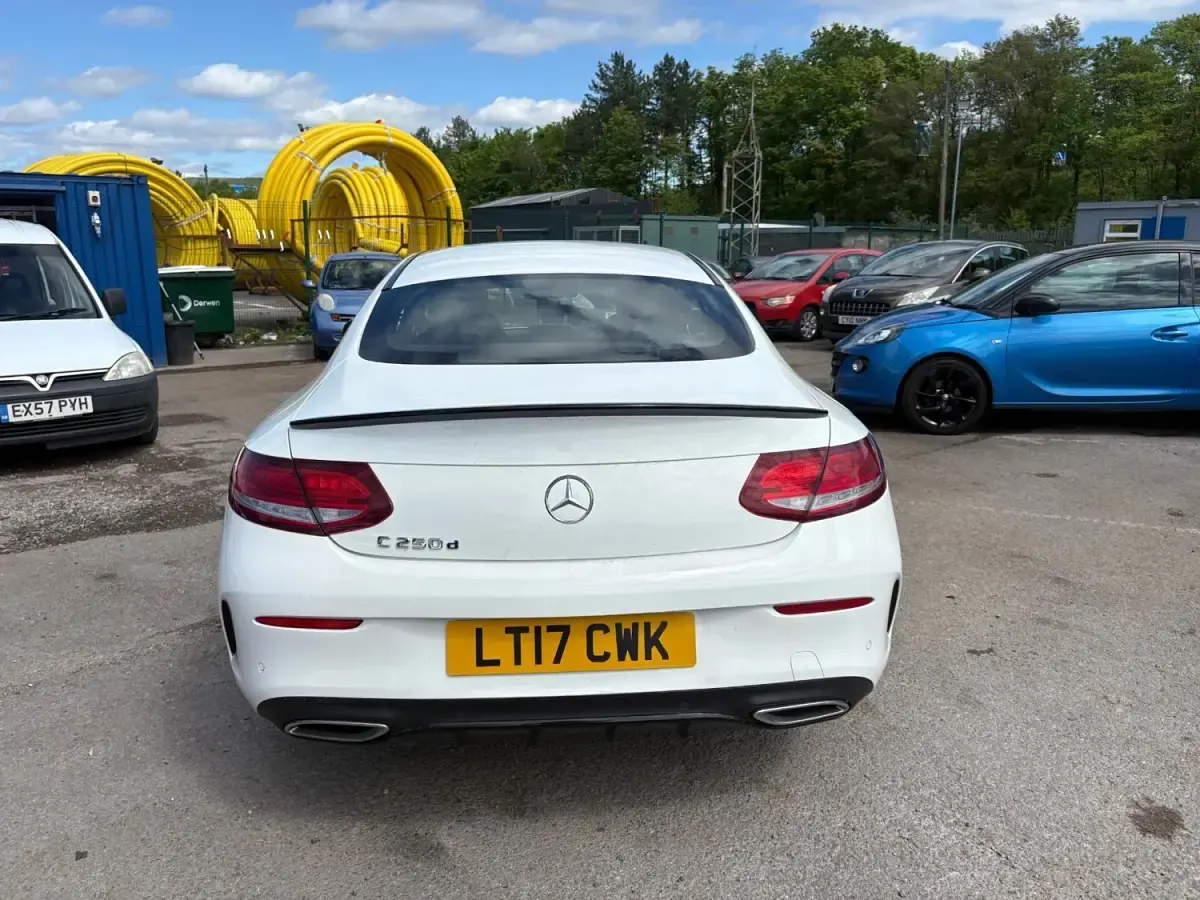 Begagnad Mercedes C250 AMG line 2017 Vit Sportkupé