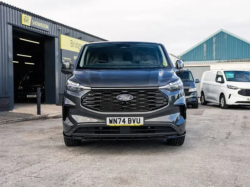 Used Ford Transit Custom Limited 136 HP (100 kW) 2024 Grey Van