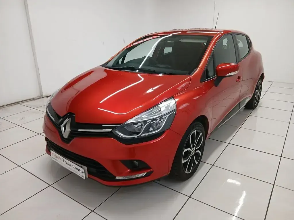 Used Renault Clio Play 75 HP (55 kW) 2018 Red Hatchback