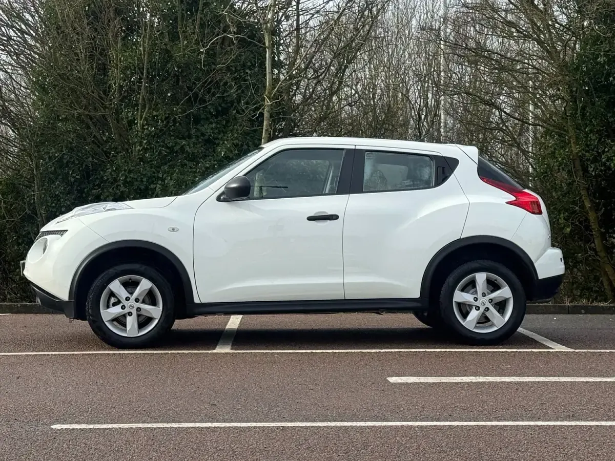 Used Nissan Juke Visia 115 HP (84 kW) 2011 White SUV