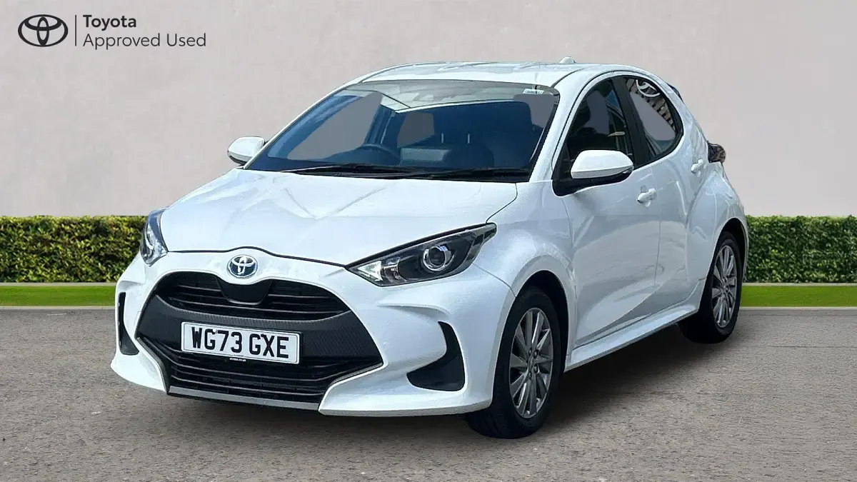 Used Toyota Yaris Hybrid 116 HP (85 kW) 2023 Pure white Hatchback
