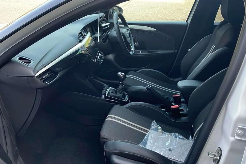 Used Vauxhall Corsa S 100 HP (73 kW) 2024 White Hatchback