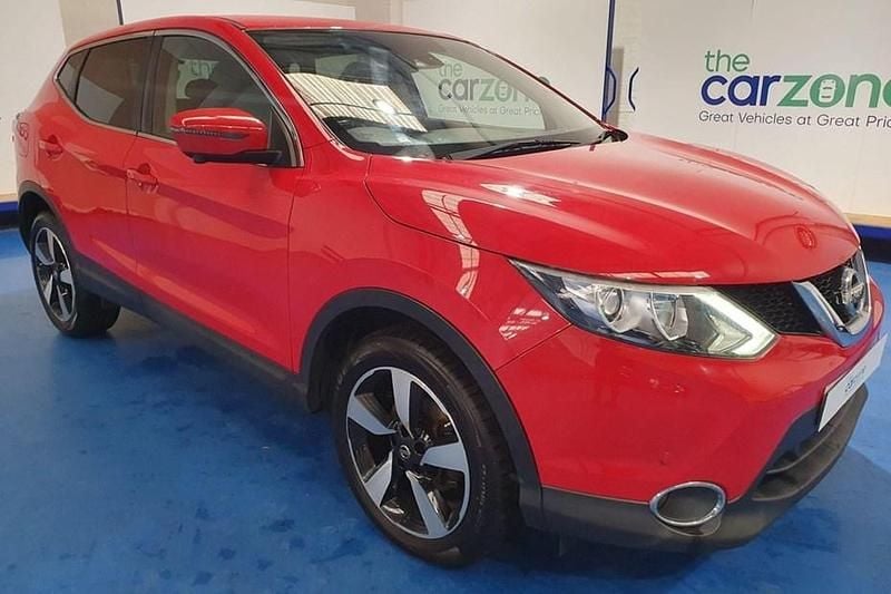 Red Used 2016 Nissan Qashqai N-Connecta SUV | £8,499 (Good price) - Image 1/1