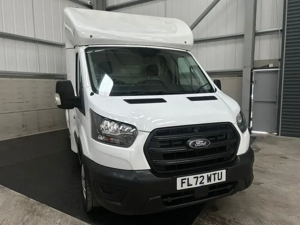Second-hand Ford Transit 130 CP (95 kW) 2022 Alb Cabrio
