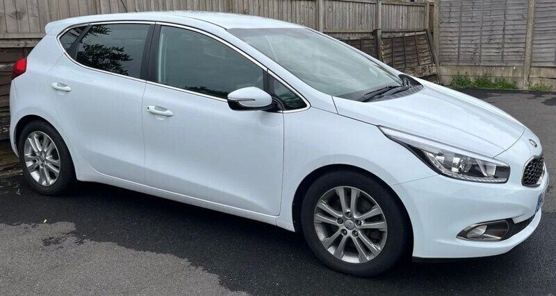 White Used 2013 Kia Ceed 3 Hatchback | £7,697 (Fair price) - Image 1/4