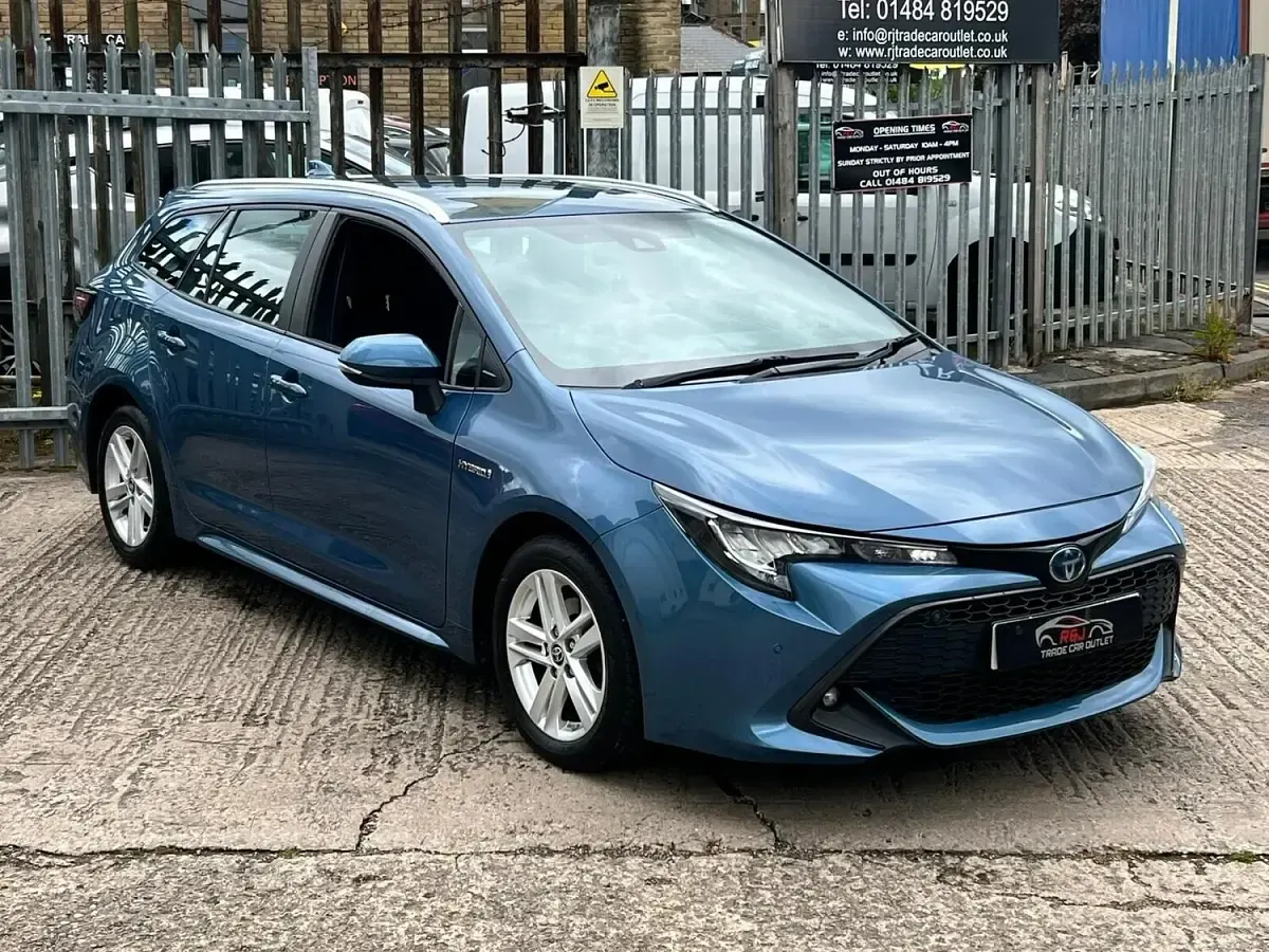 Used Toyota Corolla 122 HP (89 kW) 2021 Blue Estate