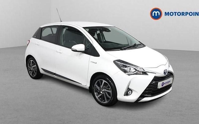 Used Toyota Yaris Hybrid 101 HP (74 kW) 2020 White Hatchback