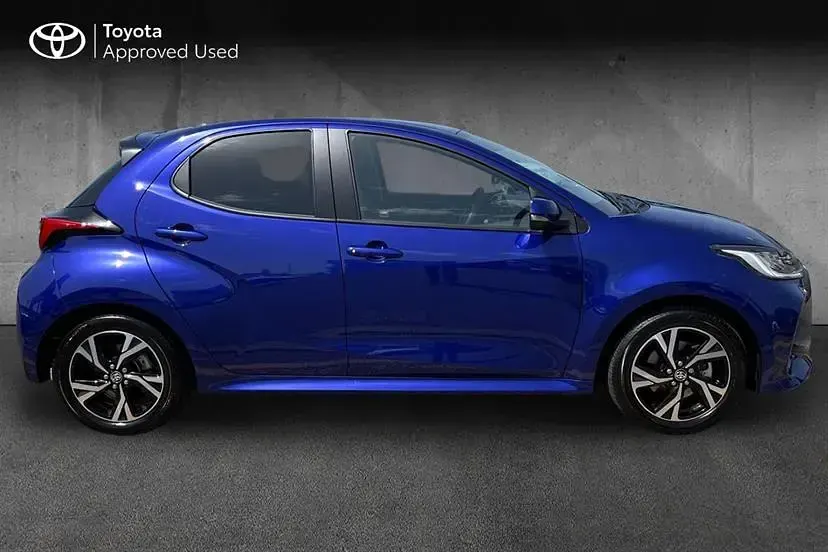 Used Toyota Yaris Hybrid Design 116 HP (85 kW) 2025 Blue Hatchback