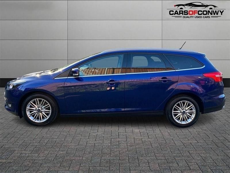 Used Ford Focus Zetec 120 HP (88 kW) 2017 Blue Estate