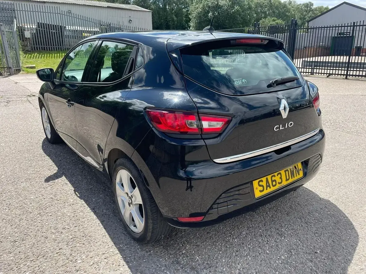 Used Renault Clio Dynamique 75 HP (55 kW) 2013 Black Hatchback