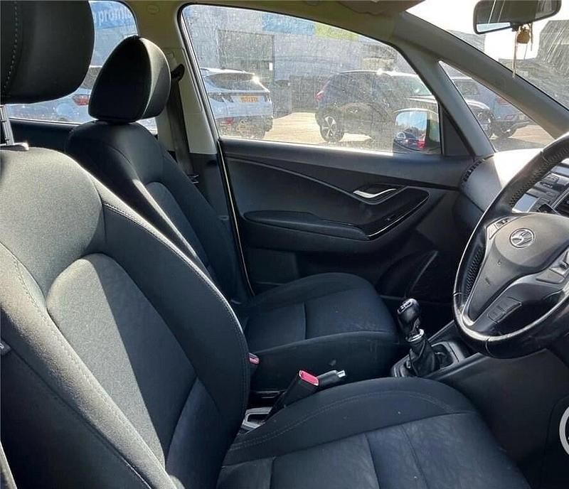 Used Hyundai ix20 Active 90 HP (66 kW) 2014 Silver Hatchback